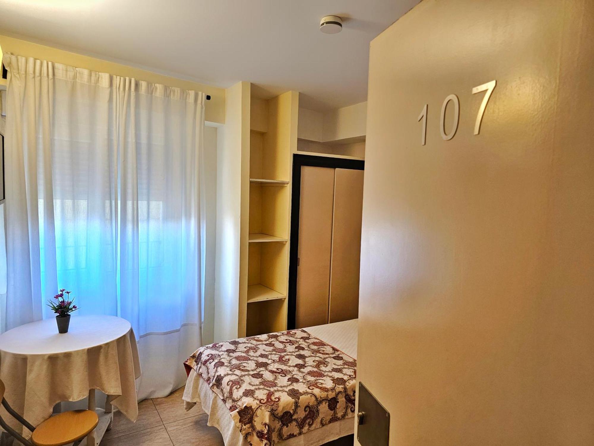 Hostal Mainz Piedralaves Exteriör bild