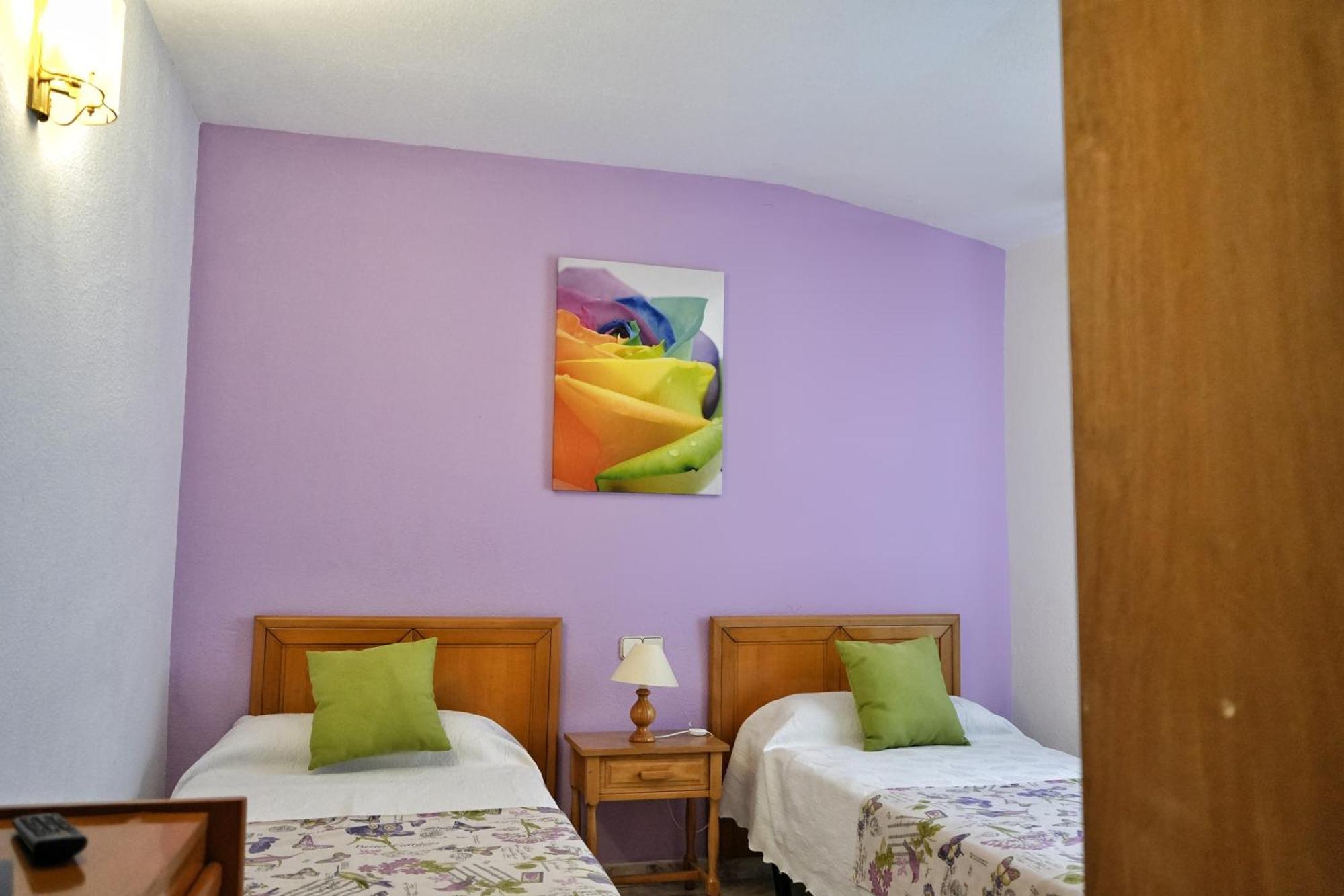 Hostal Mainz Piedralaves Exteriör bild