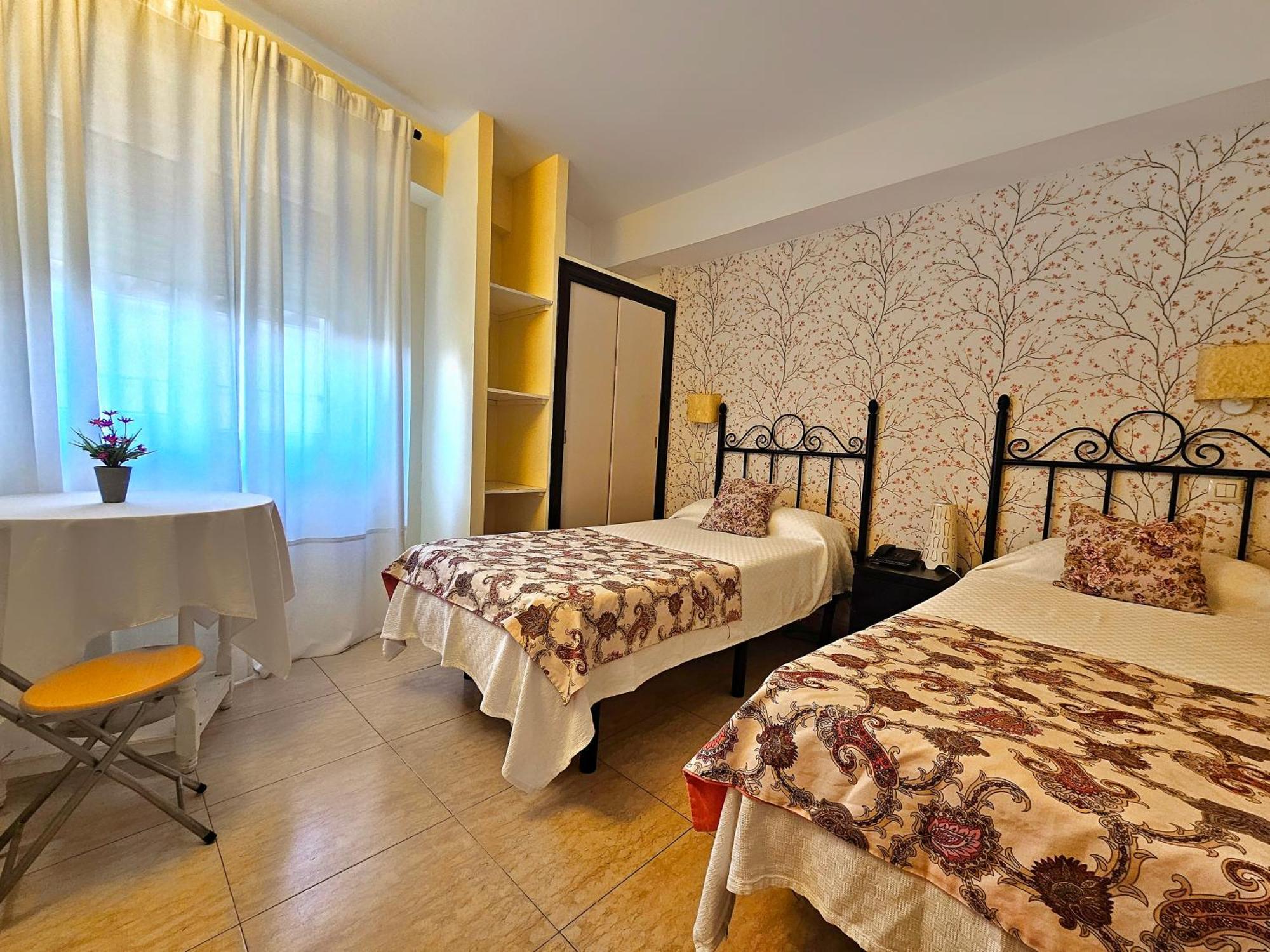 Hostal Mainz Piedralaves Exteriör bild