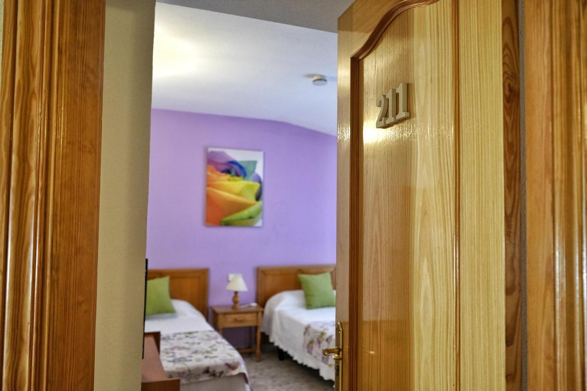 Hostal Mainz Piedralaves Exteriör bild