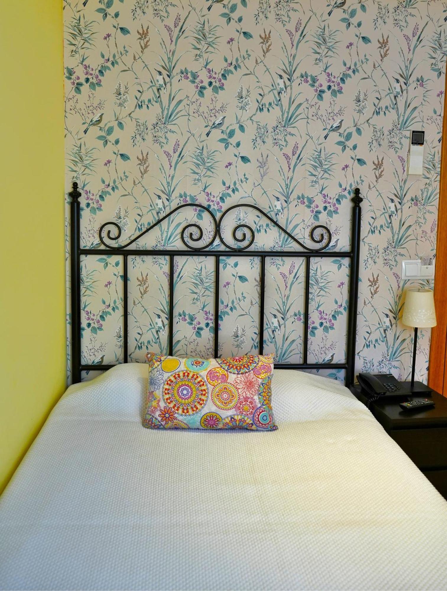 Hostal Mainz Piedralaves Exteriör bild