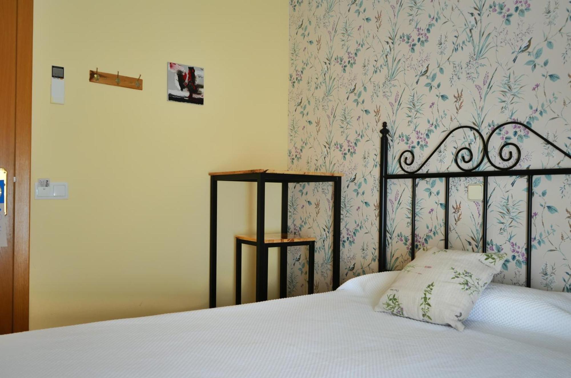 Hostal Mainz Piedralaves Exteriör bild