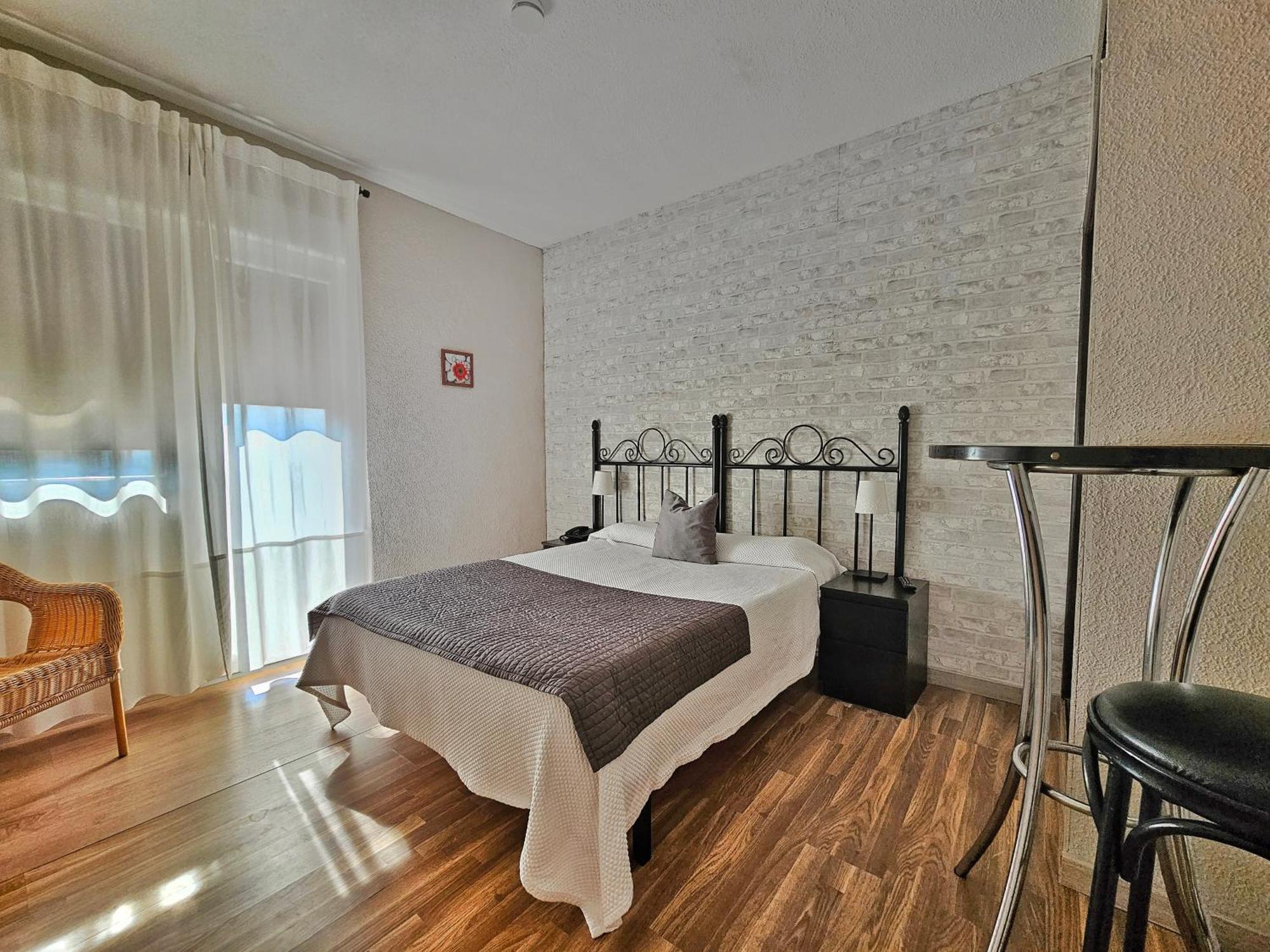Hostal Mainz Piedralaves Exteriör bild